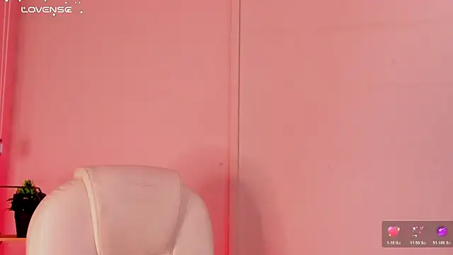 Emma  clark  online show from November 2025 01:00:02 PM