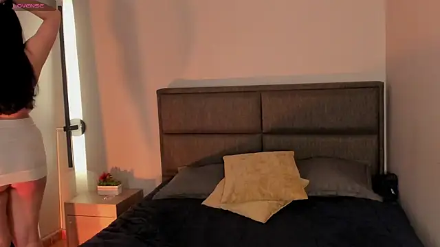 Emma  clark  online show from April 2026 12:21:02 PM