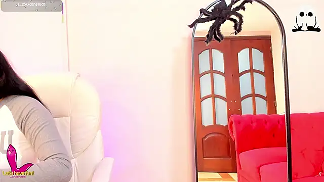 Emma  clark  online show from October 2025 12:04:01 PM