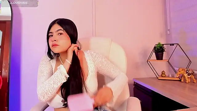 Emma  clark  online show from November 2025 12:19:02 PM