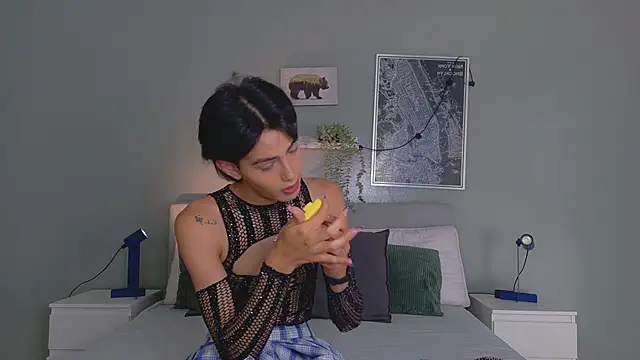 Nickifox   online show from November 2025 09:15:02 PM