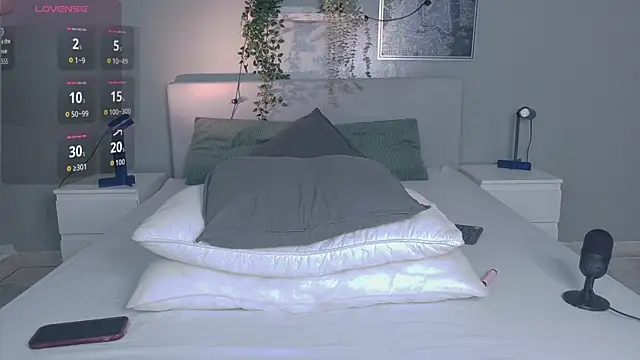 Nickifox   online show from November 2025 07:58:02 PM