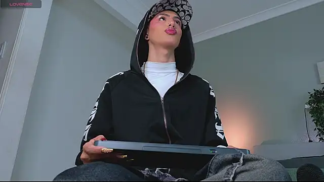 Nickifox   online show from October 2025 07:36:01 PM