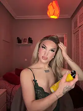 Snapshot of lacattiva chatting on November 2025 06:18:01 PM lacattiva online show from November 2025 06:18:01 PM