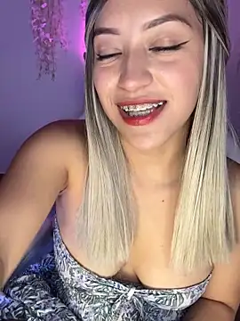 Snapshot of AngellaMoraa chatting on September 2025 04:52:01 AM AngellaMoraa online show from September 2025 04:52:01 AM