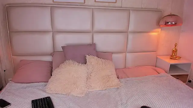 Natt Clark online show from October 2025 01:08:02 PM