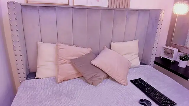 Natt Clark online show from November 2025 05:17:02 PM