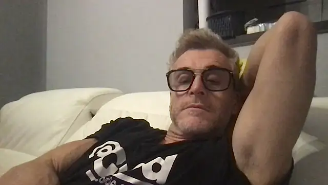 Axl hot online show from February 2026 09:46:02 PM