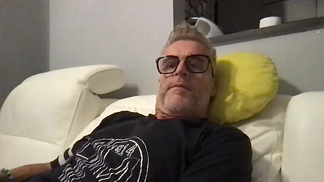 Snapshot of Axl_hot chatting on June 2026 09:34:02 PM Axl hot online show from June 2026 09:34:02 PM