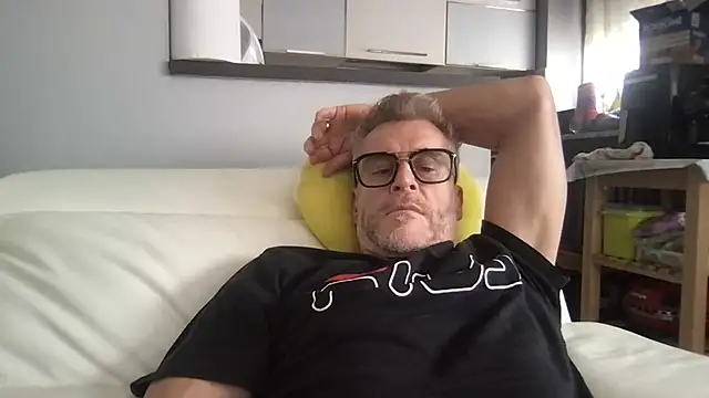 Axl hot online show from May 2026 02:31:02 PM
