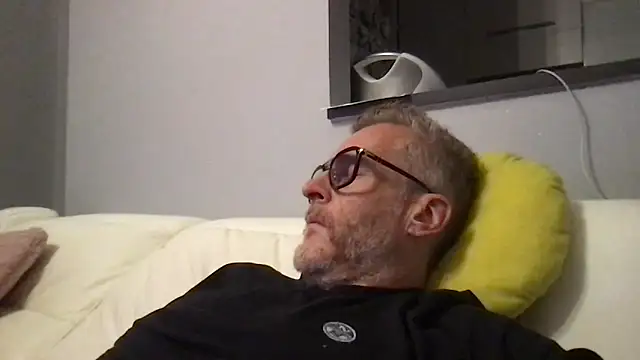 Axl hot online show from May 2026 10:34:01 PM