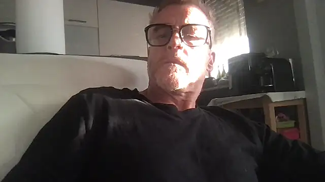 Axl hot online show from May 2026 05:38:01 PM
