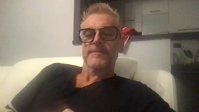 Snapshot of Axl_hot chatting on September 2025 07:20:02 PM Axl hot online show from September 2025 07:20:02 PM