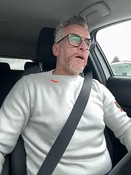 Axl hot online show from April 2026 03:31:01 PM