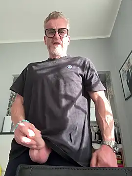 Axl hot online show from May 2026 05:19:02 PM