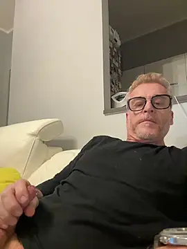 Axl hot online show from April 2026 11:55:02 PM