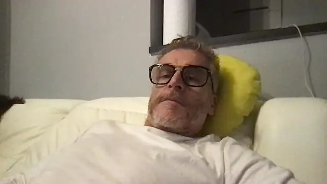 Axl hot online show from April 2026 08:47:02 PM