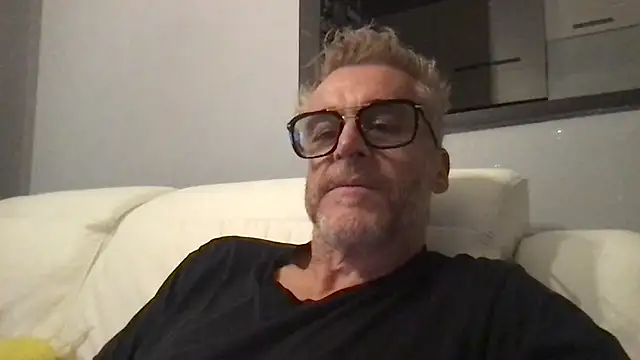 Snapshot of Axl_hot chatting on June 2026 07:51:01 PM Axl hot online show from June 2026 07:51:01 PM