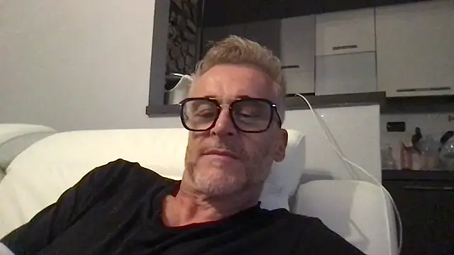 Snapshot of Axl_hot chatting on June 2026 07:23:01 PM Axl hot online show from June 2026 07:23:01 PM