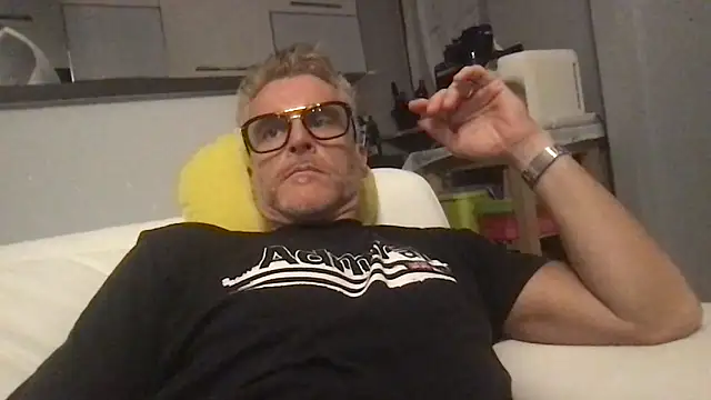 Snapshot of Axl_hot chatting on June 2026 07:57:02 PM Axl hot online show from June 2026 07:57:02 PM