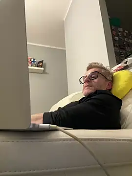 Axl hot online show from February 2026 09:28:01 PM