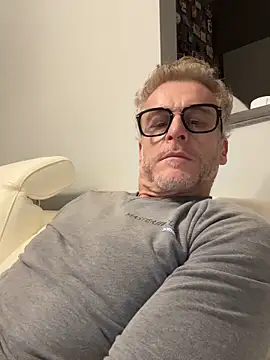 Axl hot online show from February 2026 11:23:02 PM