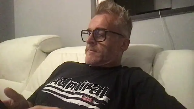 Snapshot of Axl_hot chatting on June 2026 08:31:02 PM Axl hot online show from June 2026 08:31:02 PM