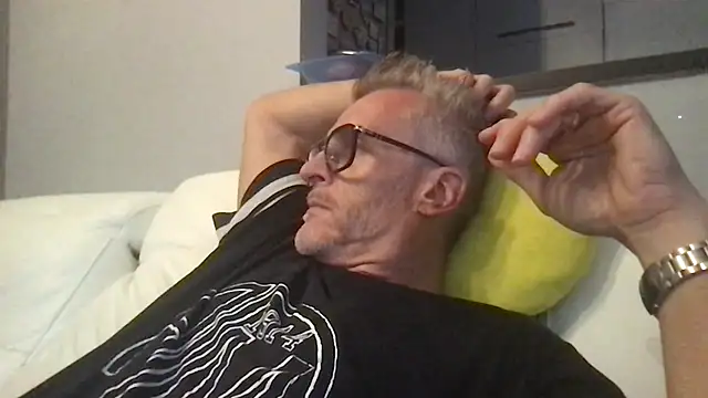 Snapshot of Axl_hot chatting on June 2026 06:50:01 PM Axl hot online show from June 2026 06:50:01 PM