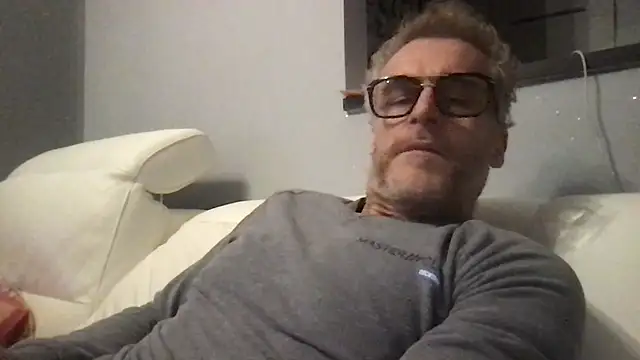 Axl hot online show from February 2026 11:02:02 PM