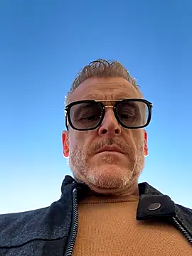 Axl hot online show from November 2025 03:04:02 PM