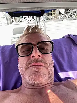 Axl hot online show from May 2026 03:54:01 PM