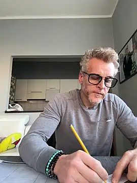 Axl hot online show from February 2026 09:22:02 AM