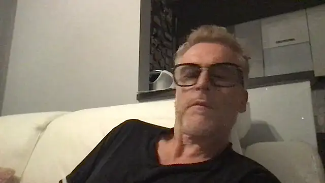 Snapshot of Axl_hot chatting on June 2026 07:47:01 PM Axl hot online show from June 2026 07:47:01 PM