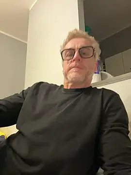 Axl hot online show from February 2026 12:55:01 AM