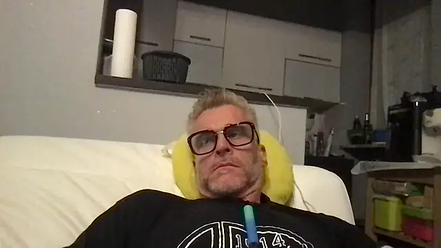 Snapshot of Axl_hot chatting on June 2026 08:21:02 PM Axl hot online show from June 2026 08:21:02 PM