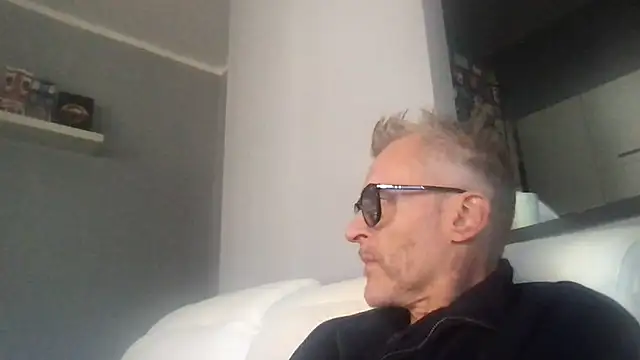 Snapshot of Axl_hot chatting on September 2025 12:45:01 PM Axl hot online show from September 2025 12:45:01 PM