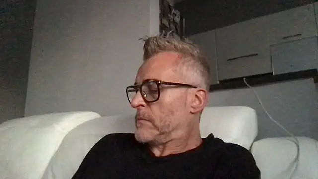 Snapshot of Axl_hot chatting on June 2026 07:00:02 PM Axl hot online show from June 2026 07:00:02 PM