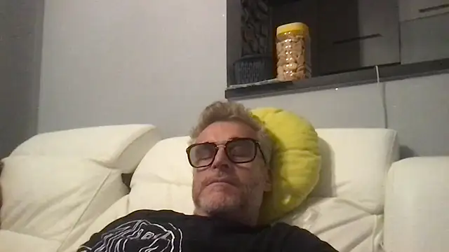 Axl hot online show from June 2026 09:14:01 PM