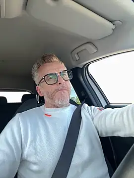 Axl hot online show from March 2026 03:36:02 PM