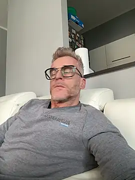 Axl hot online show from March 2026 01:08:02 PM