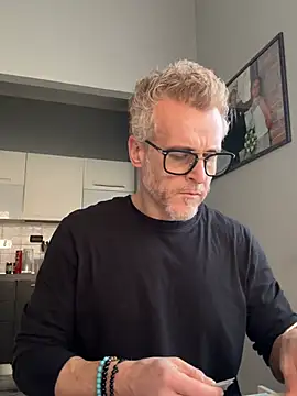 Axl hot online show from February 2026 11:23:02 AM