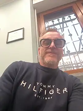 Axl hot online show from March 2026 04:52:01 PM