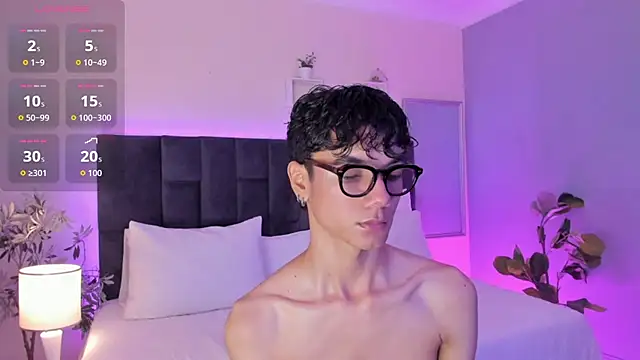 Snapshot of Phillicious__ chatting on November 2025 10:42:01 PM Phillicious online show from November 2025 10:42:01 PM