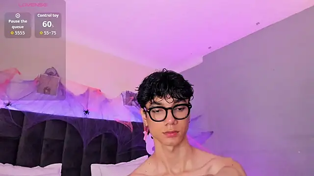 Phillicious   online show from October 2025 09:05:01 PM