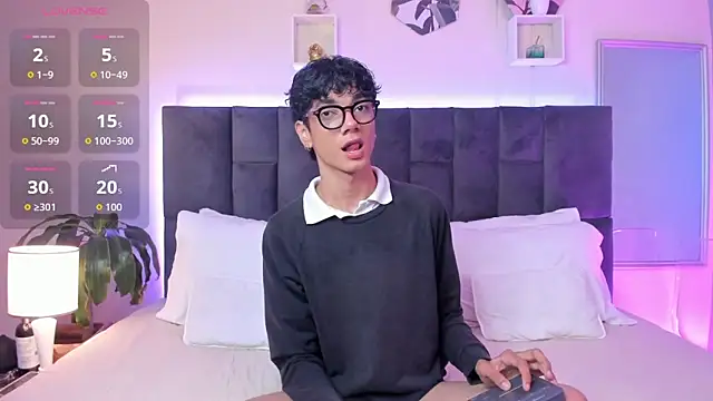 Phillicious   online show from October 2025 09:18:01 PM