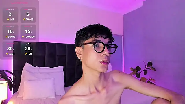 Snapshot of Phillicious__ chatting on November 2025 09:18:01 PM Phillicious online show from November 2025 09:18:01 PM