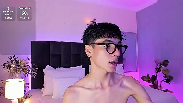 Snapshot of Phillicious__ chatting on November 2025 10:24:01 PM Phillicious online show from November 2025 10:24:01 PM