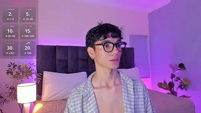 Snapshot of Phillicious__ chatting on December 2025 09:37:02 PM Phillicious online show from December 2025 09:37:02 PM