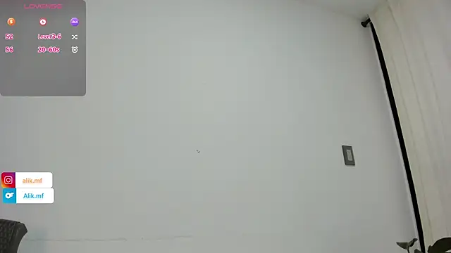 Snapshot of aliciakozlov chatting on October 2025 06:51:01 PM aliciakozlov online show from October 2025 06:51:01 PM