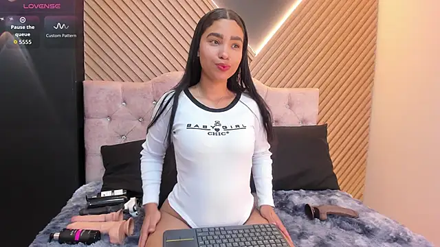 KhateAndersson online show from December 2025 08:32:02 PM